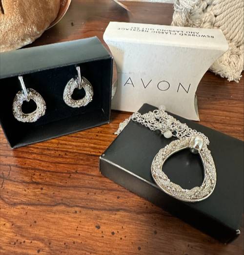 Avon Necklace and Earring Set